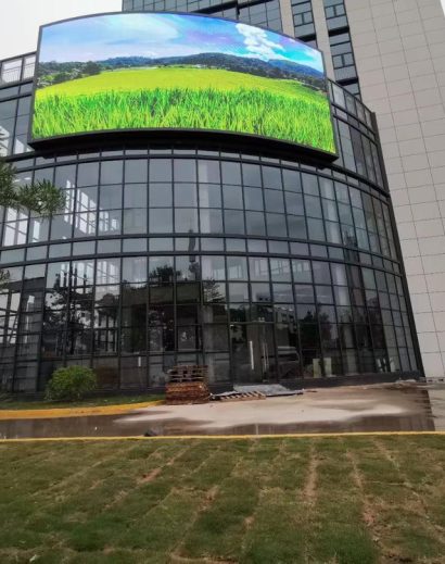 OUTDOOR MEGA SCREEN